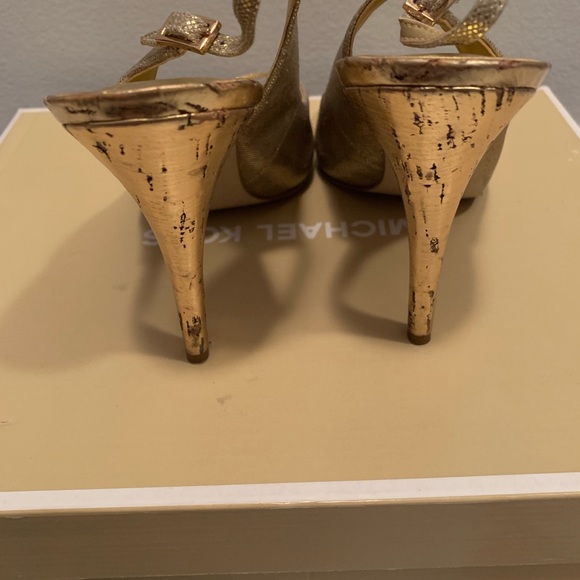 Guess heels in gold! SZ 6 - Picture 3 of 4